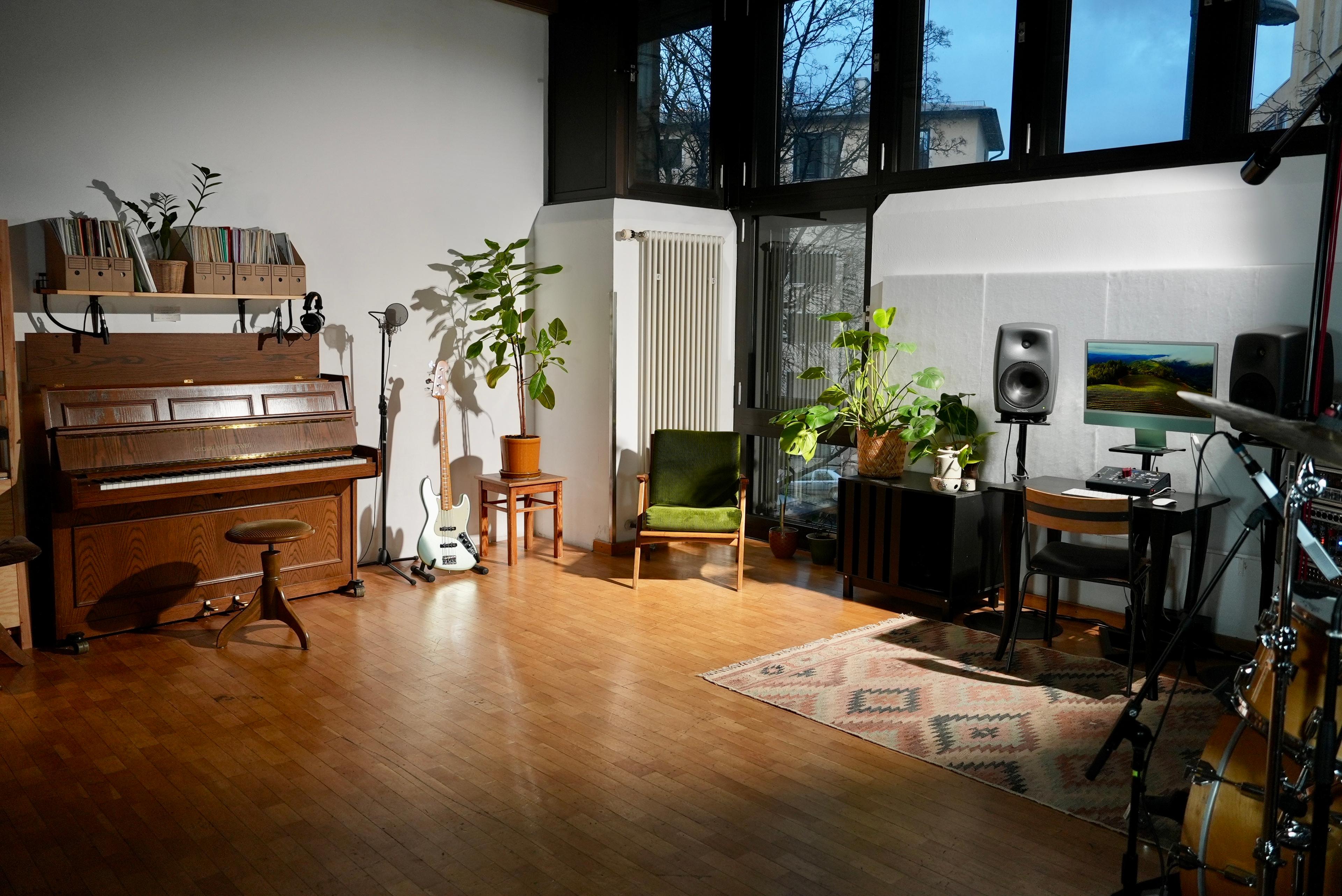 Simon Popp 's recording studio in munich with piano and bass