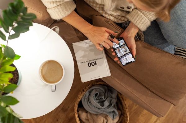 Digital Minimalism at Home: Small Changes for a Calmer Everyday Life - EntrepreneurLens