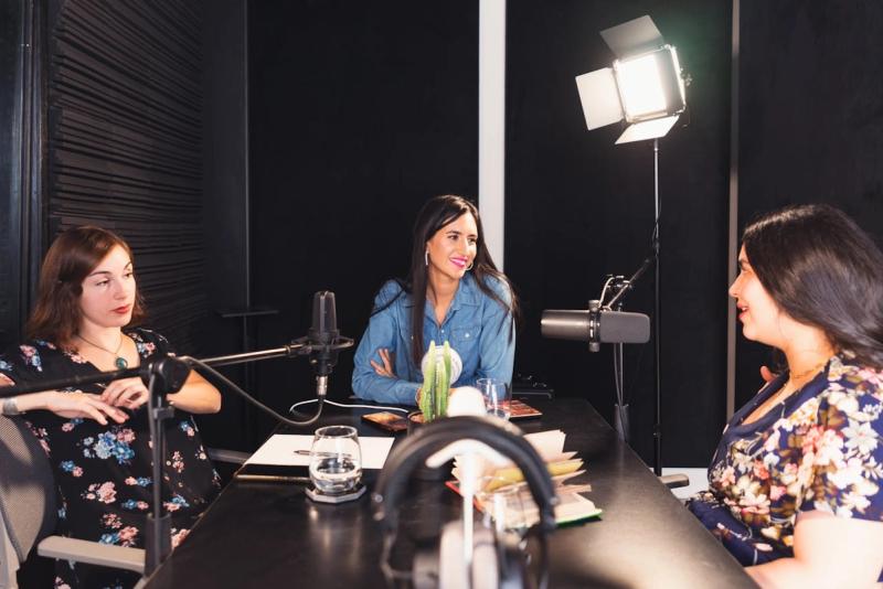 The “Invisible Pressure” of Aesthetic Living on Social Media 