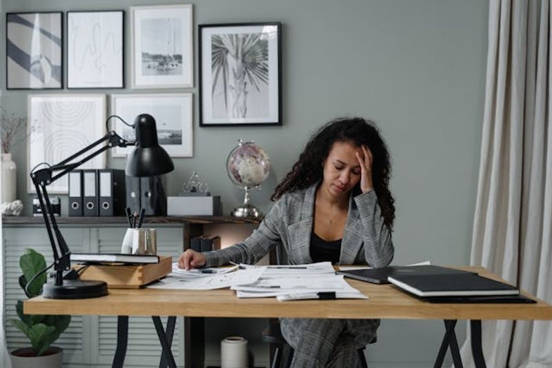 How to Stay Motivated When Business Feels Overwhelming - EntrepreneurLens