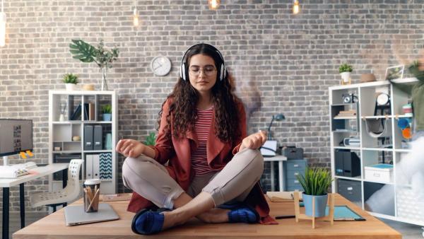 How Wearable Tech Is Quietly Changing Daily Routines - EntrepreneurLens