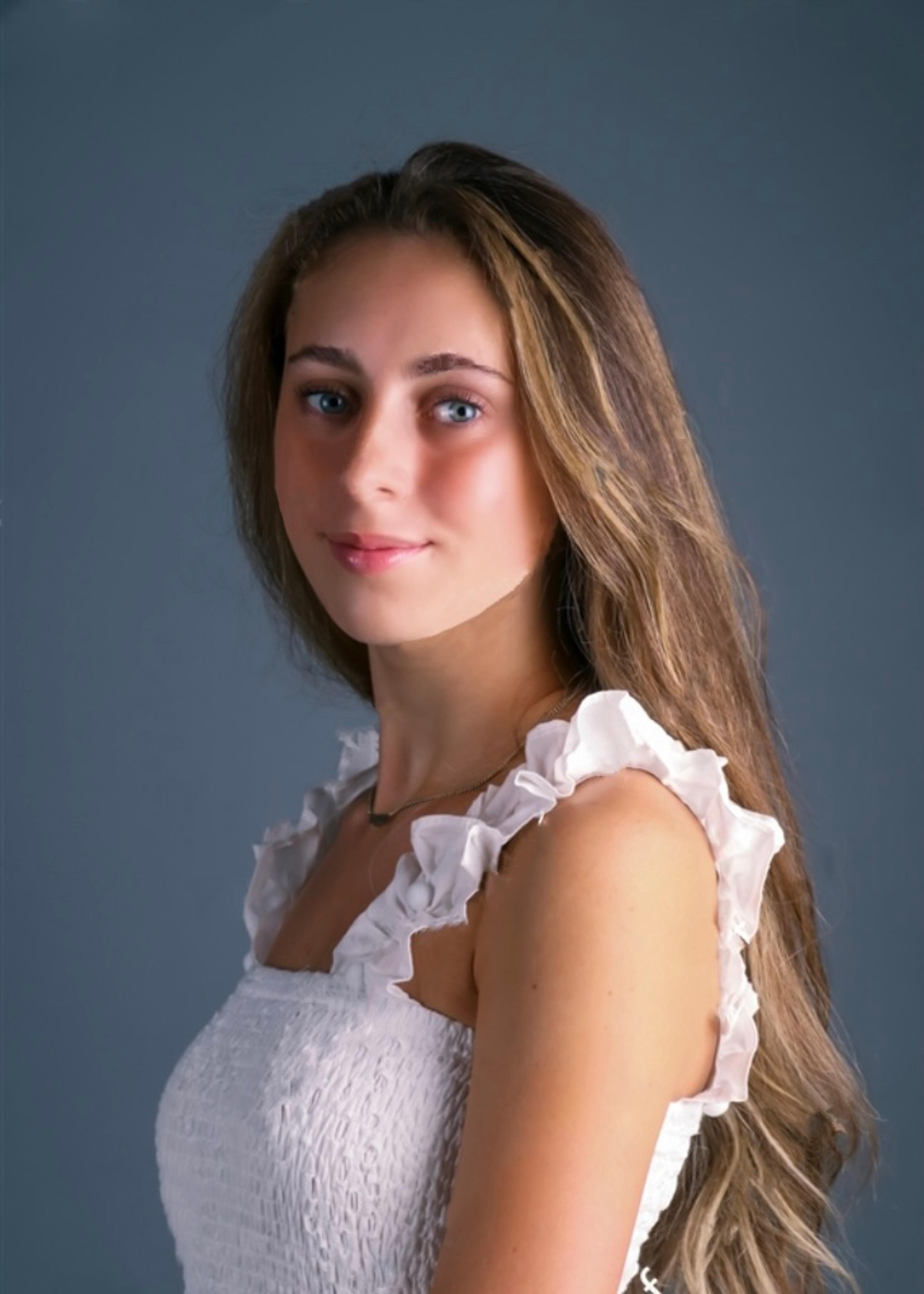 Regan Pompeo photo