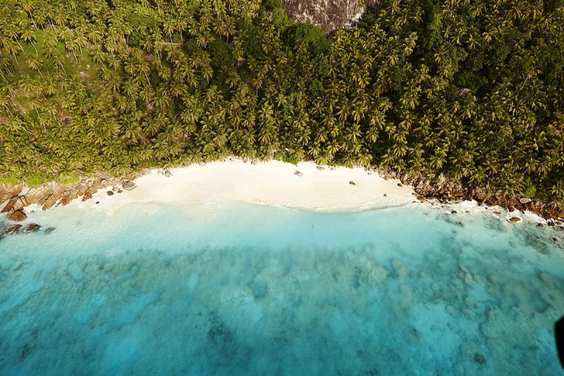 Infinity-Pool mit Meerblick auf Fregate Island