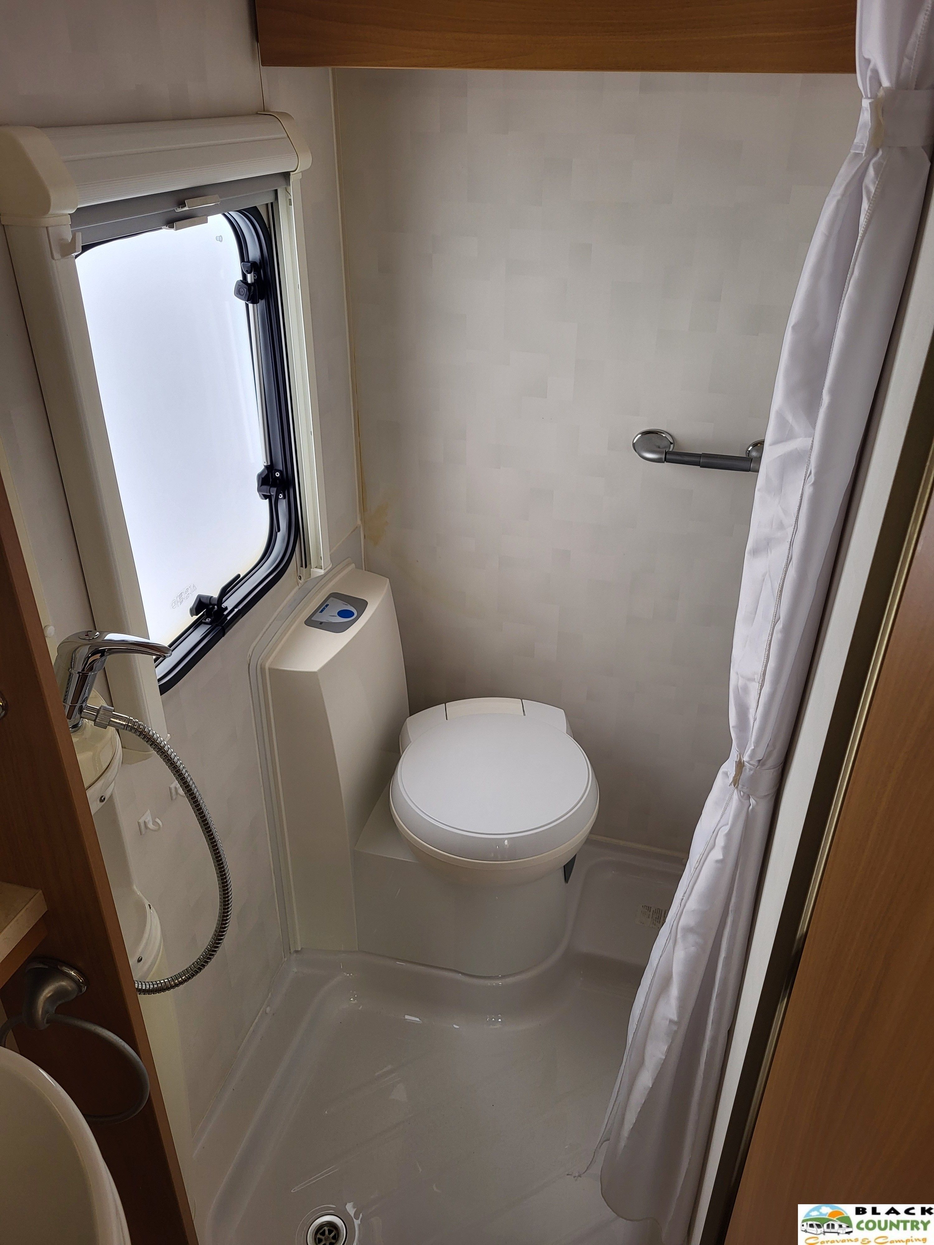 2010 Swift 664 Motorhome - View 11