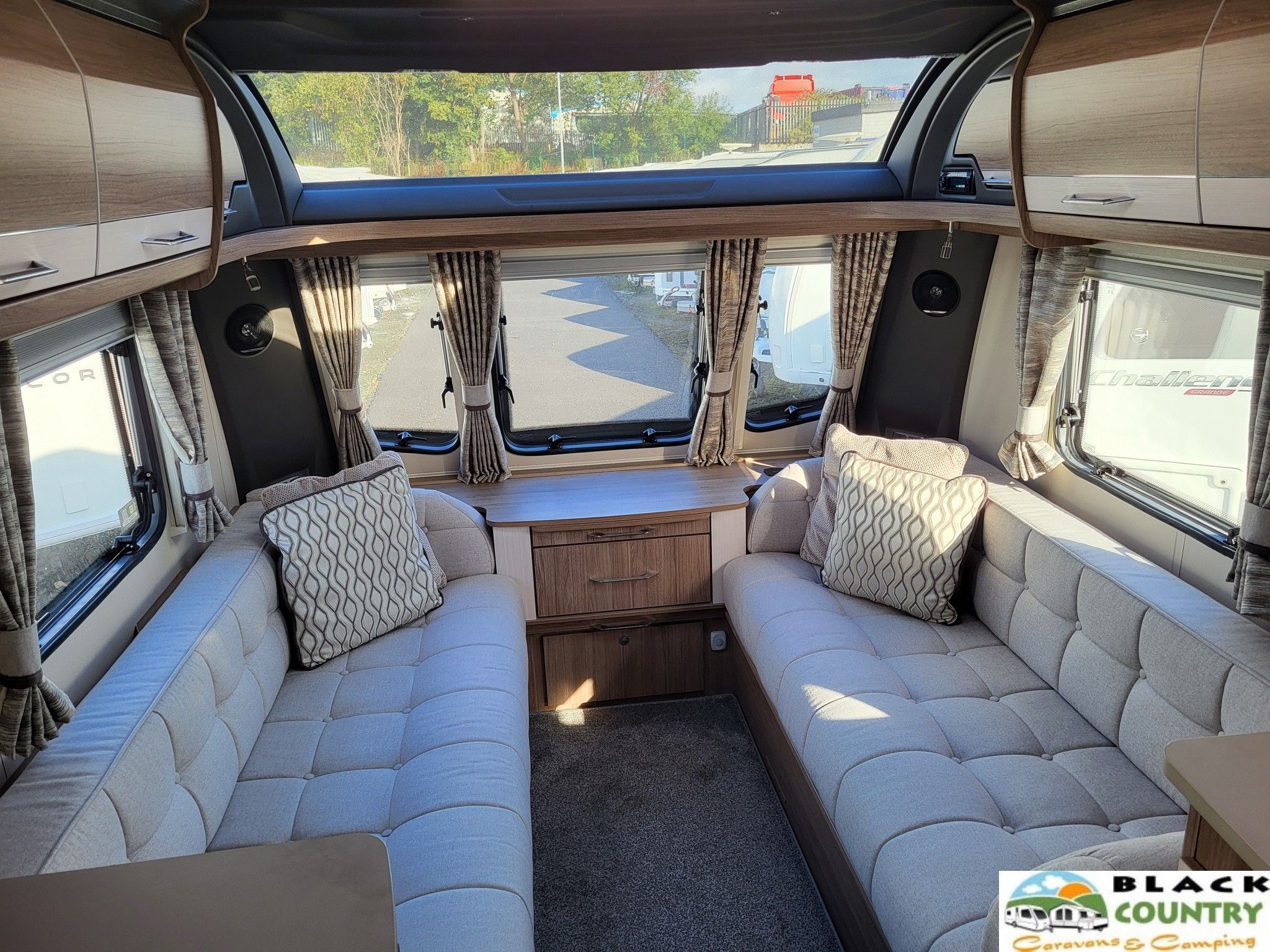 2021 Coachman 460 Caravan - View 4