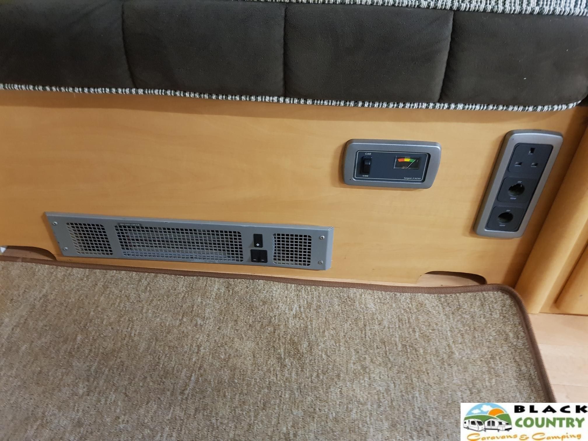 2014 Pennine Q2+2 Folding Camper - View 9