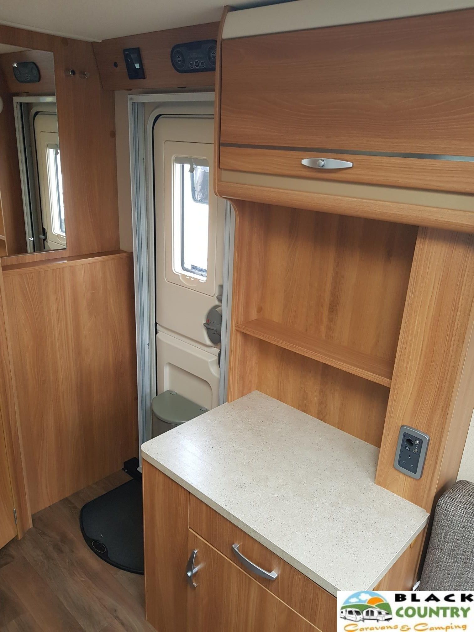 2014 Swift 442 Caravan - View 4
