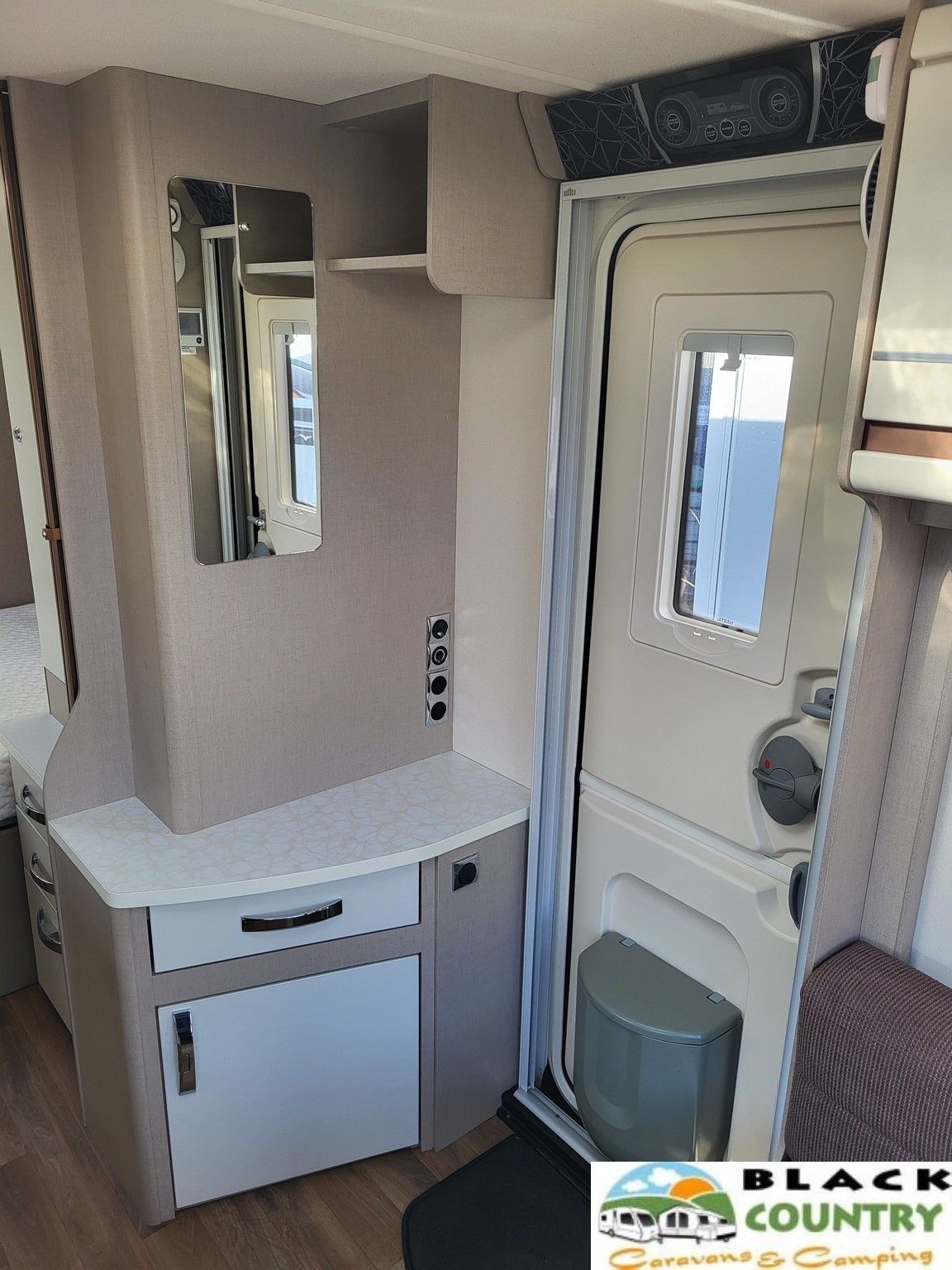 2014 Sterling Quartz Caravan - View 5