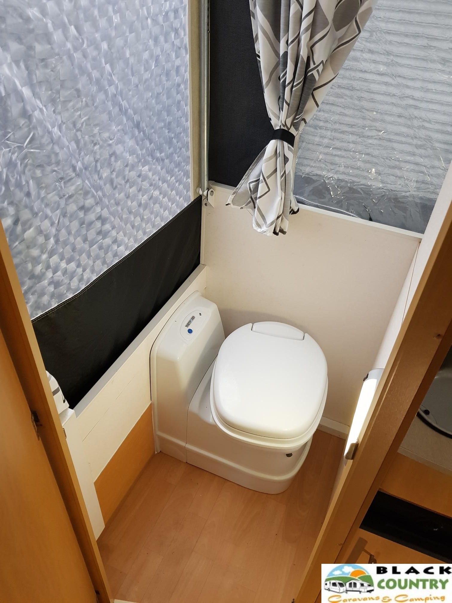 2014 Pennine Q2+2 Folding Camper - View 8