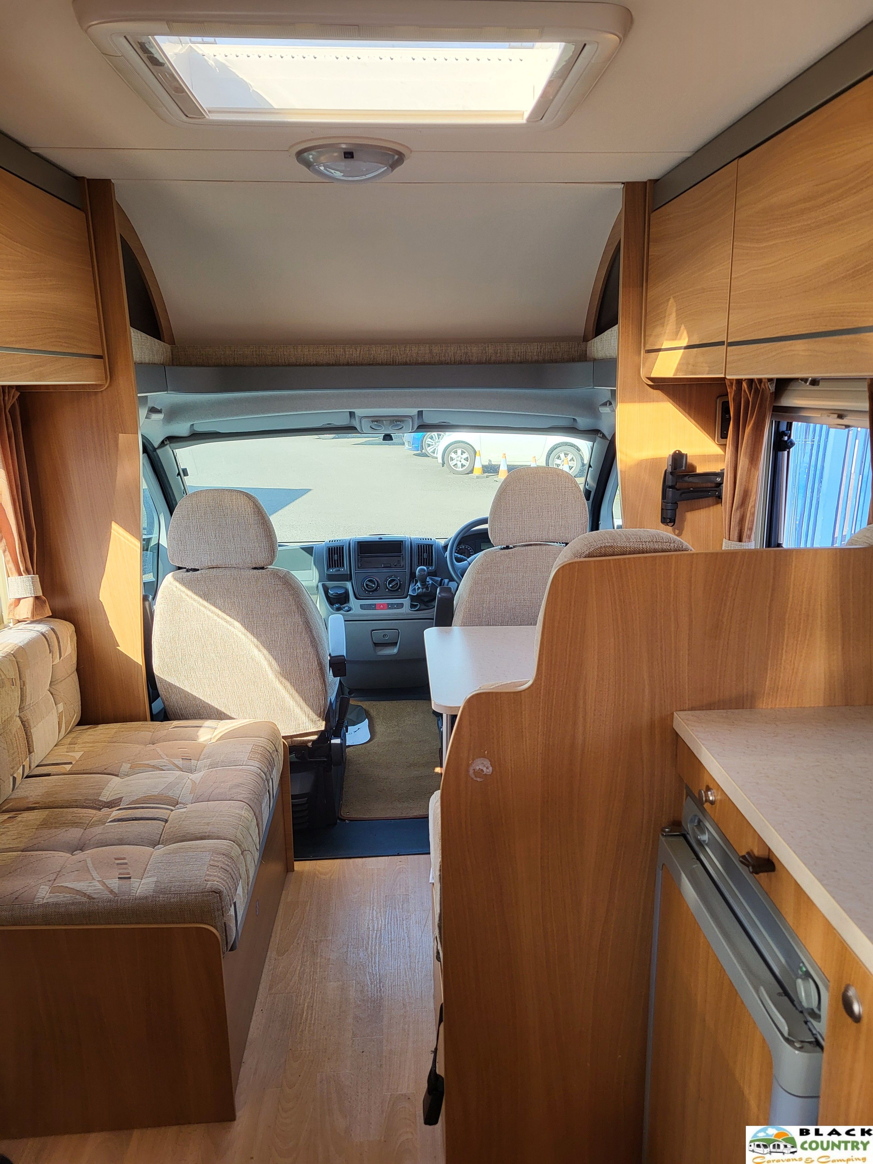 2010 Swift 664 Motorhome - View 12