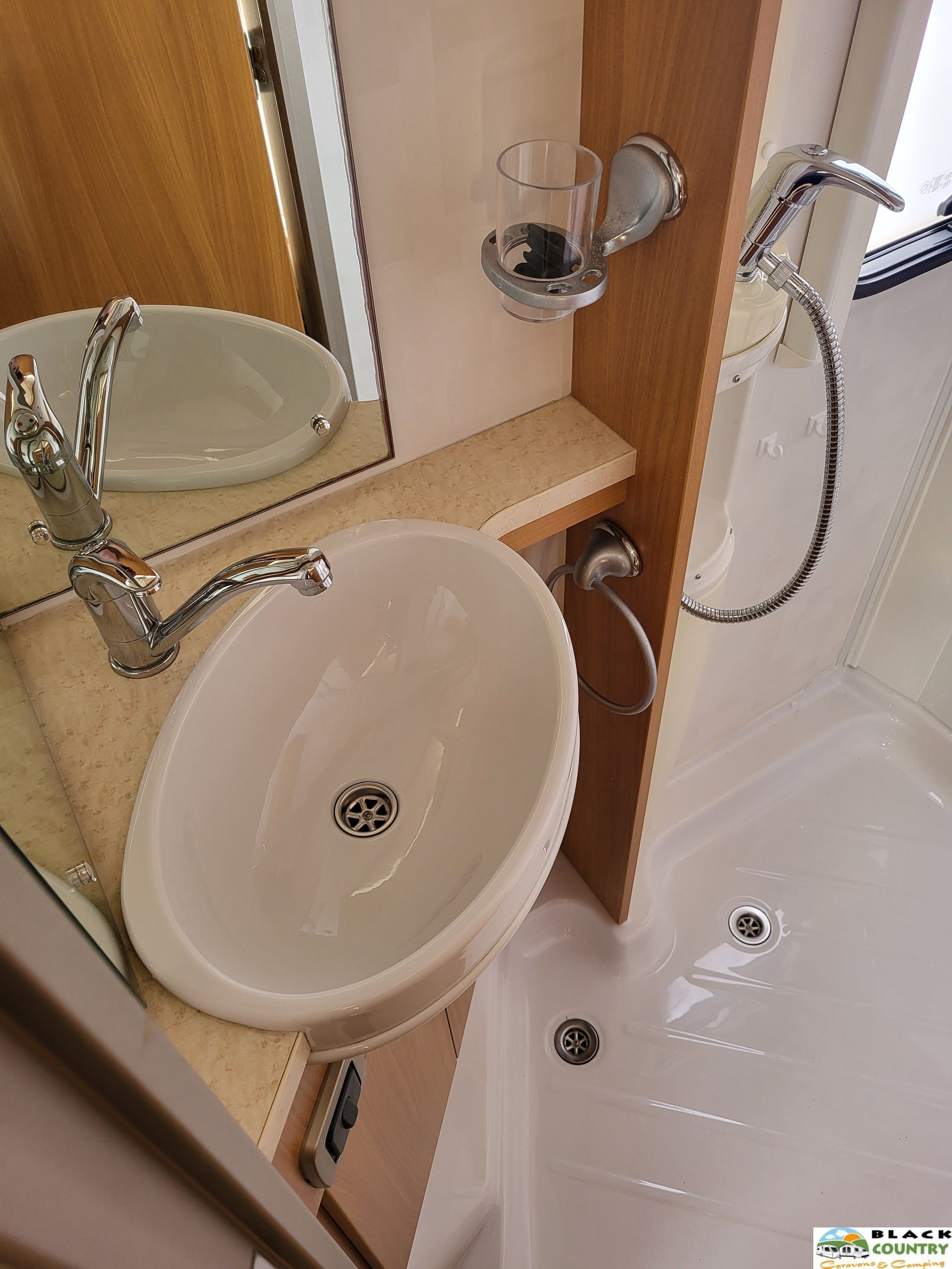 2010 Swift 664 Motorhome - View 10