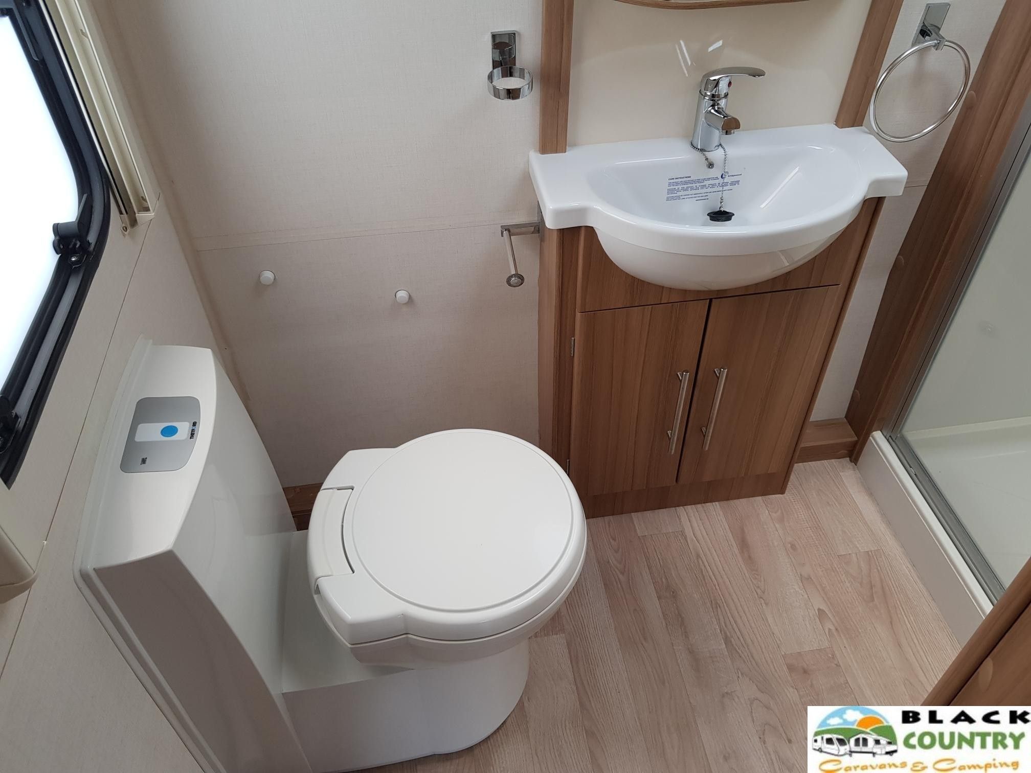 2015 Lunar 544 Caravan - View 7