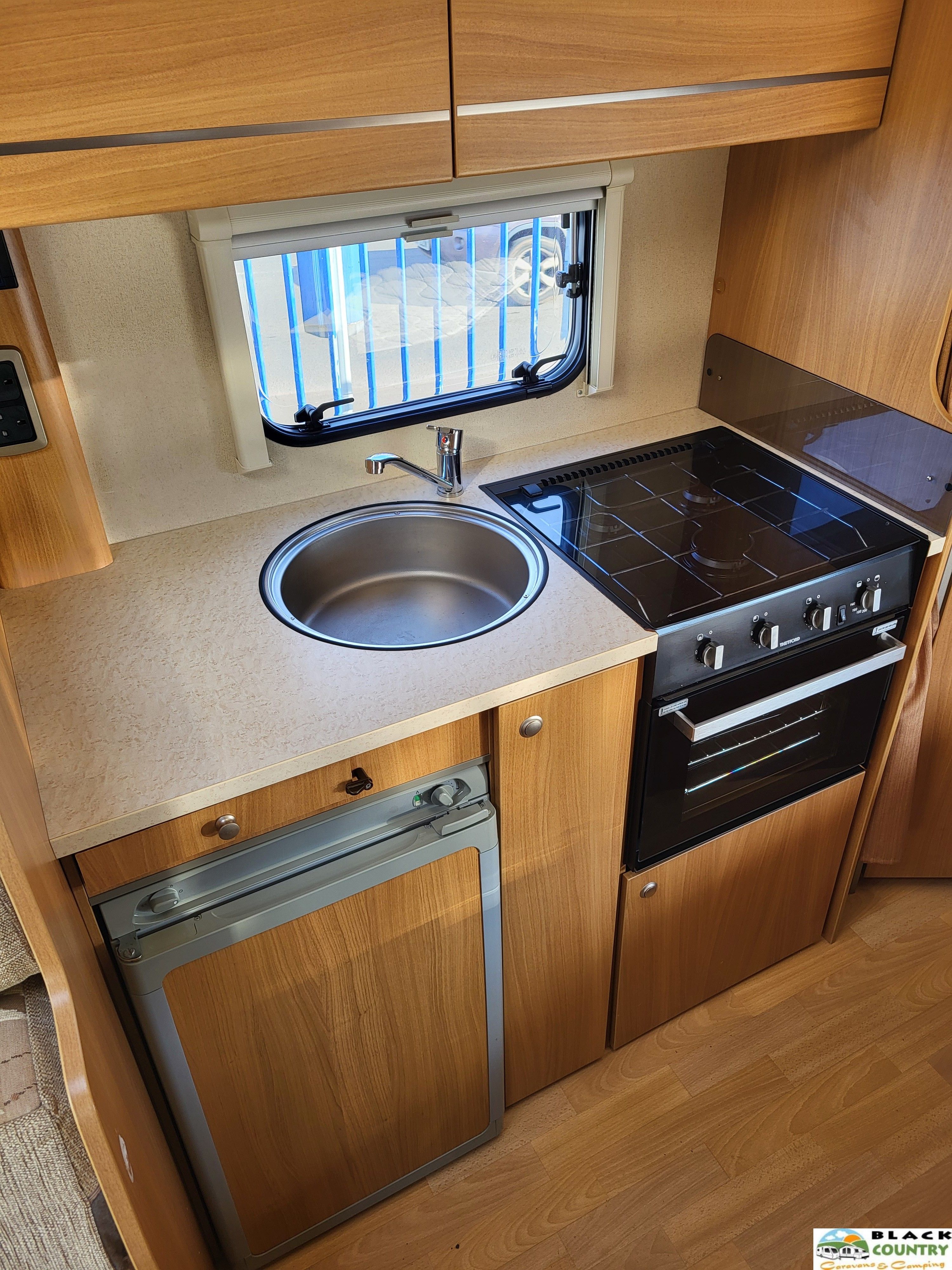 2010 Swift 664 Motorhome - View 5