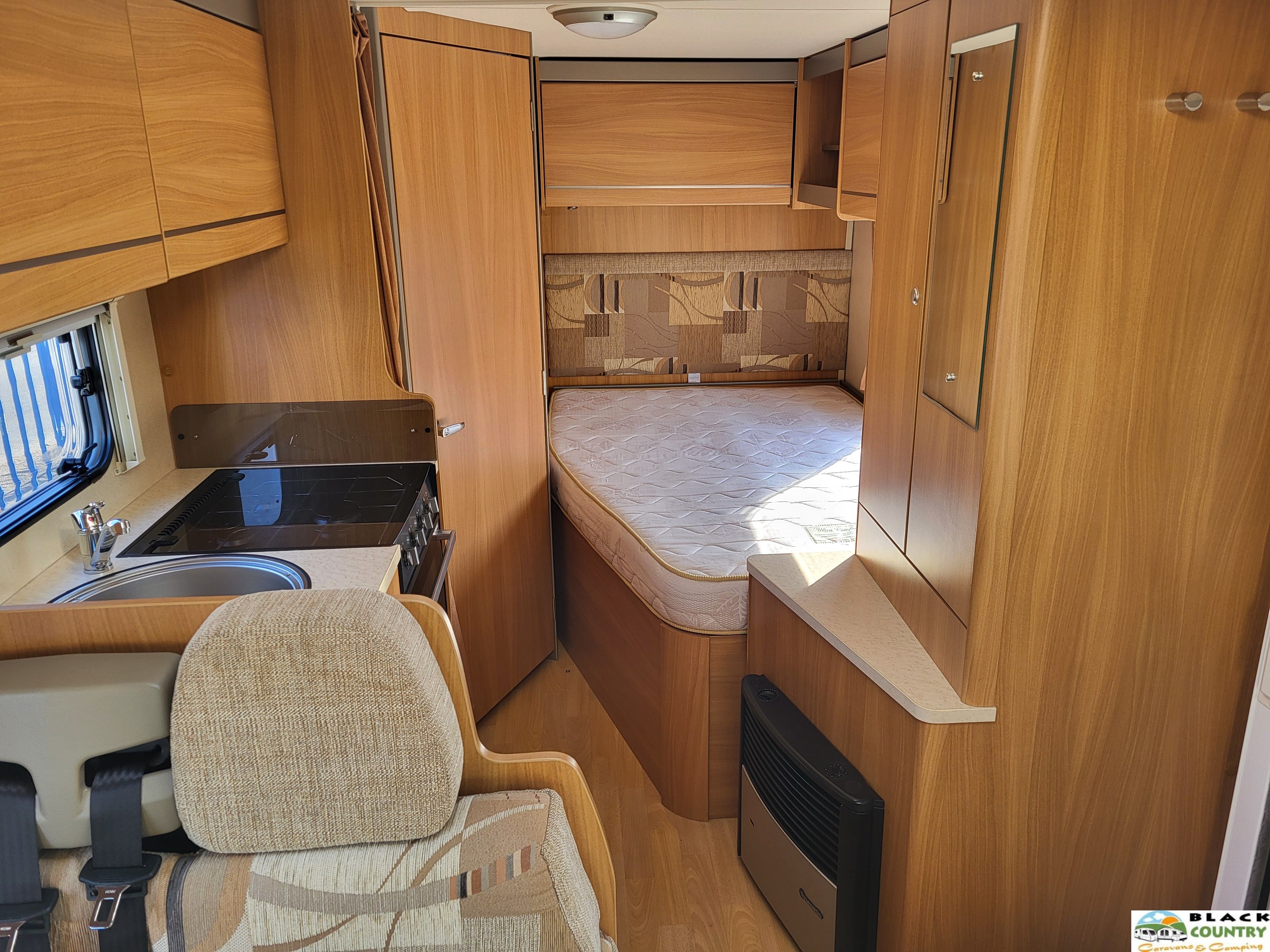 2010 Swift 664 Motorhome - View 7