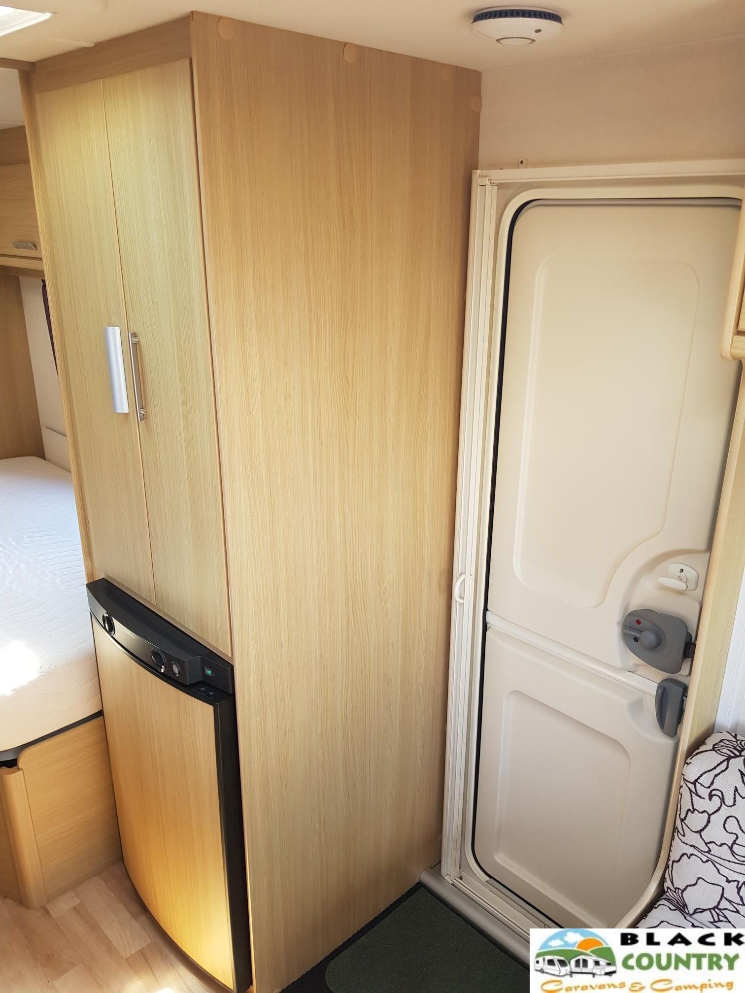 2013 Lunar Venus 490/4 - SOLD | Black Country Caravans & Camping