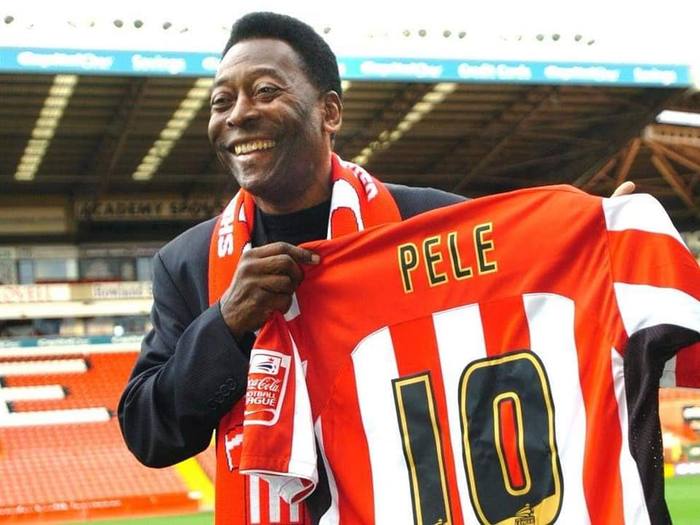 7th November 2007 and Pele has a photo shoot at Bramall Lane. The following day he attended Sheffield FC v Inter Milan.