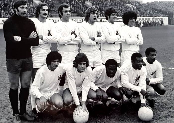 23/02/72 Sheffield Wednesday v Santos 0-2 (att 36,996) Santos line up on a Wednesday afternoon at Hillsborough.