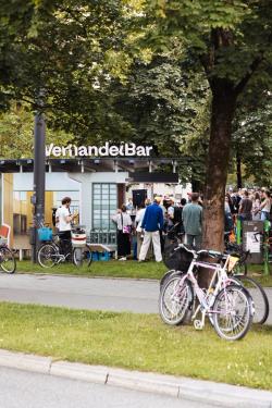 Missing alternative text