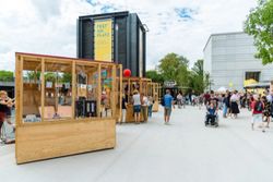 Missing alternative text