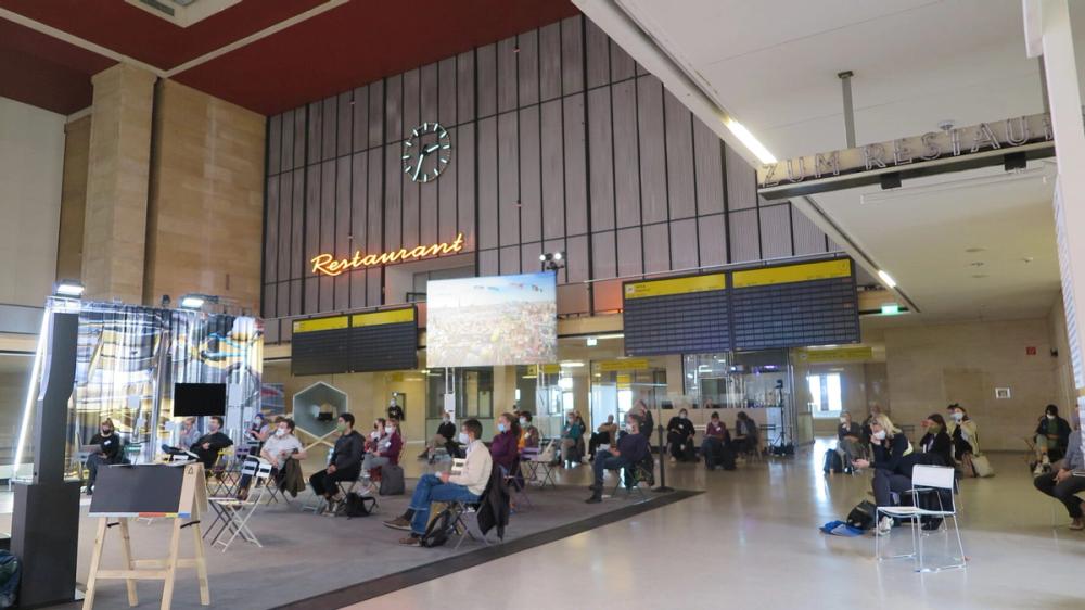 Missing alternative text