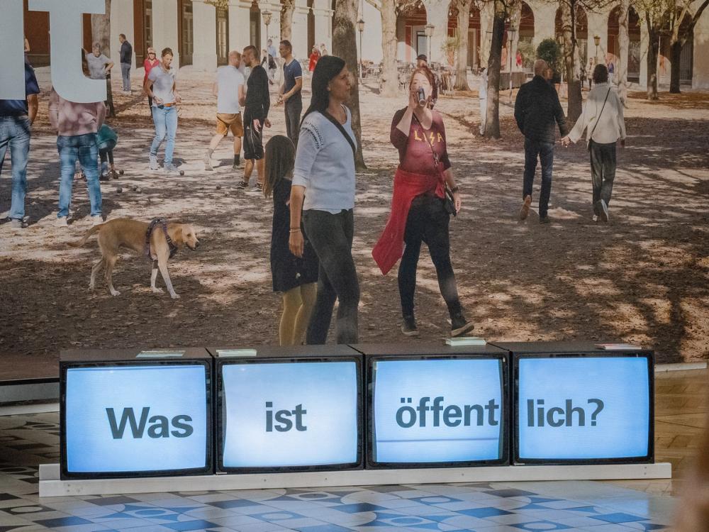 Missing alternative text