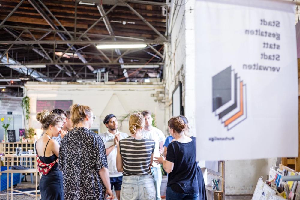 Missing alternative text