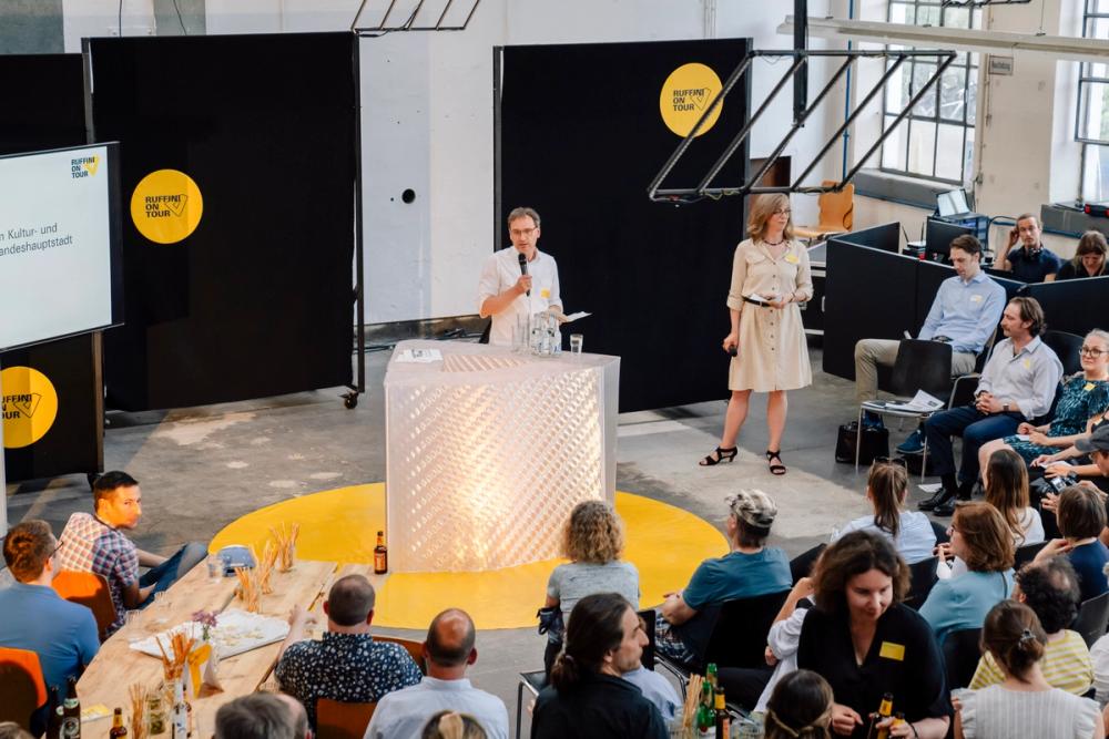 Missing alternative text