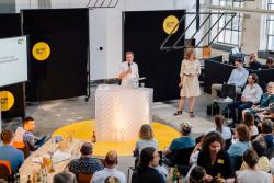 Missing alternative text