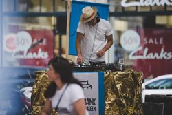 Missing alternative text