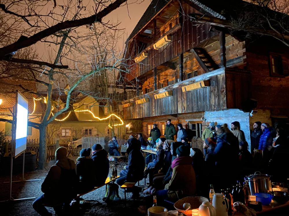 Missing alternative text