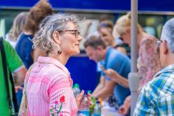 Missing alternative text