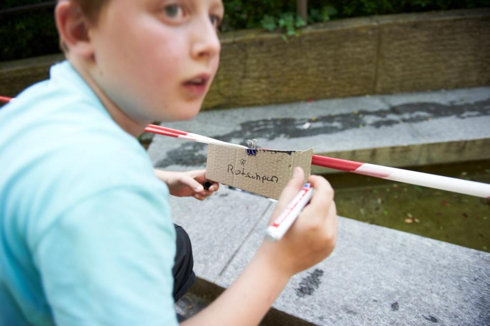 Missing alternative text