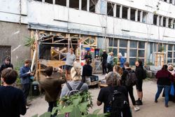 Missing alternative text