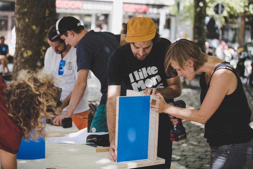 Missing alternative text