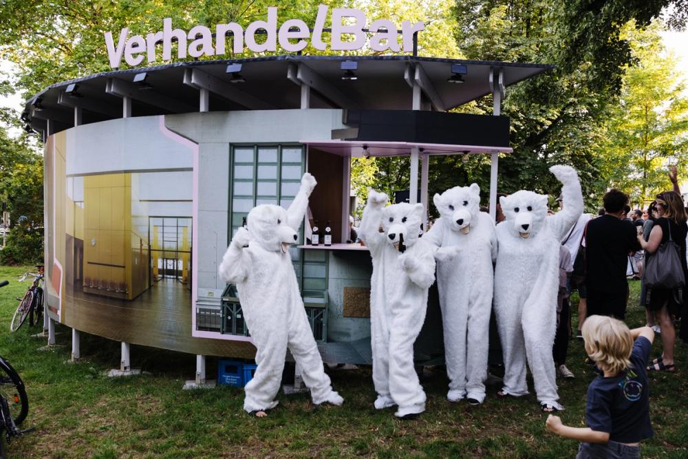 Missing alternative text