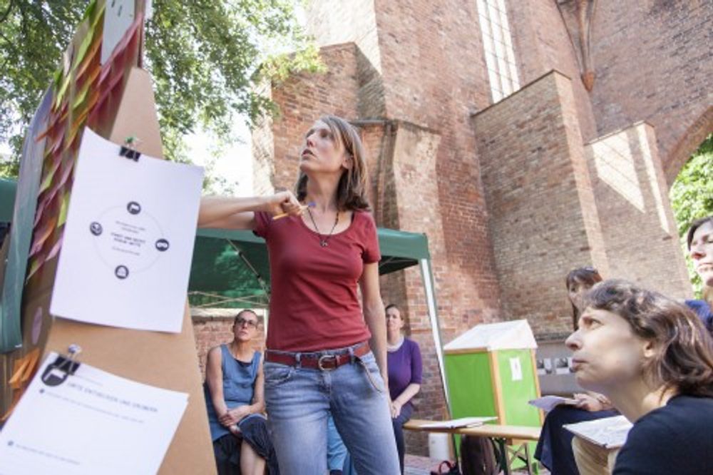 Missing alternative text