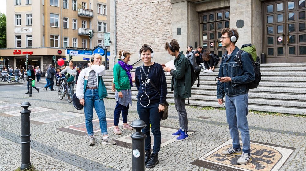 Missing alternative text