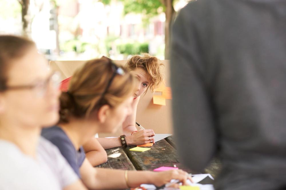 Missing alternative text