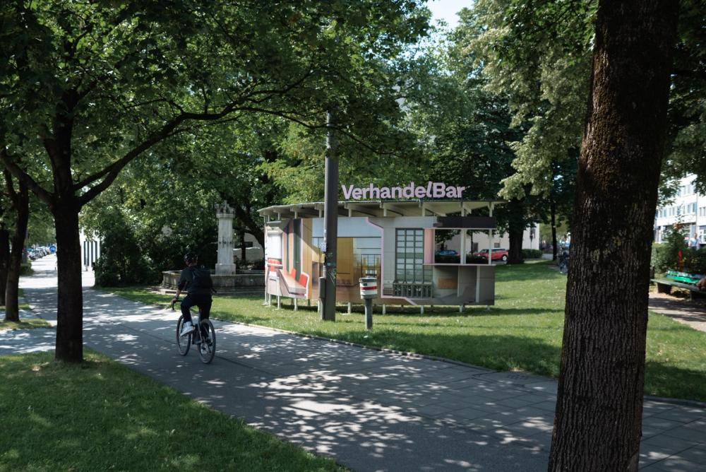 Missing alternative text