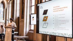 Missing alternative text