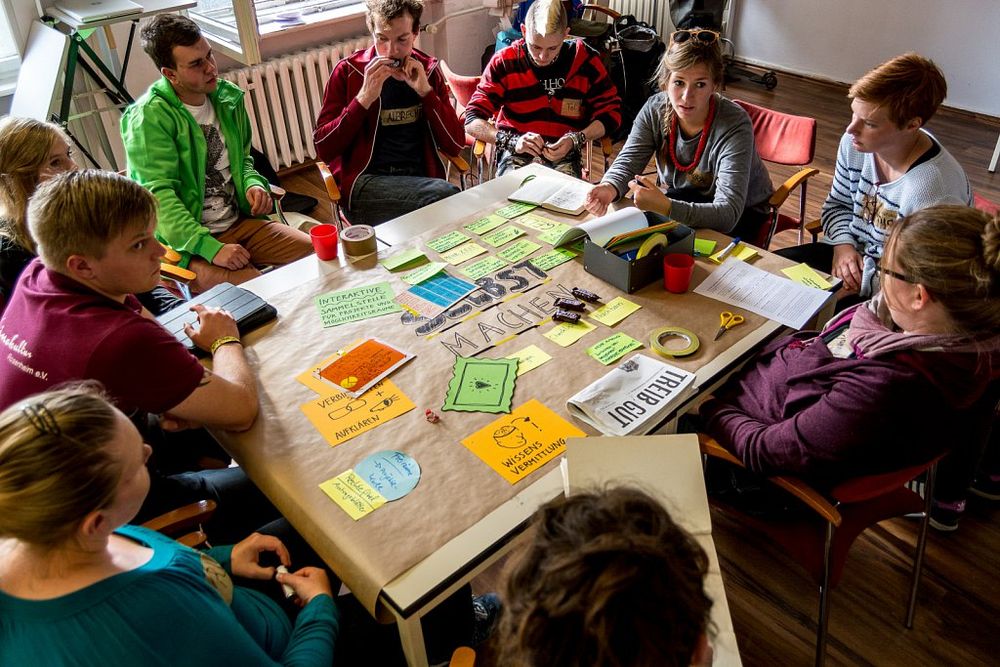 Missing alternative text