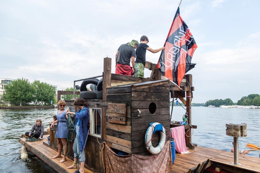 Missing alternative text