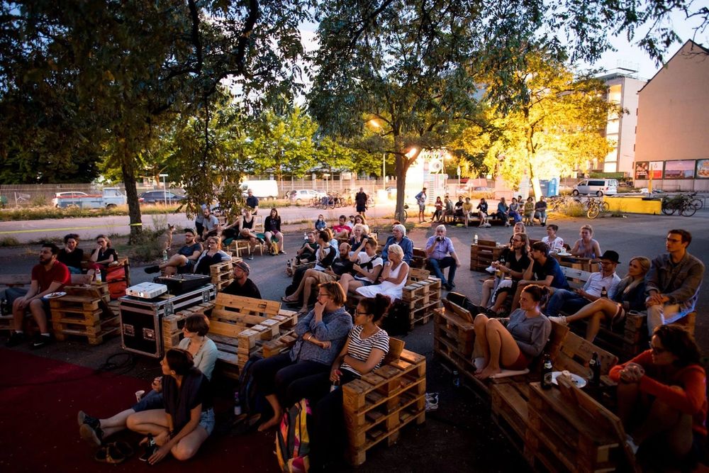 Missing alternative text