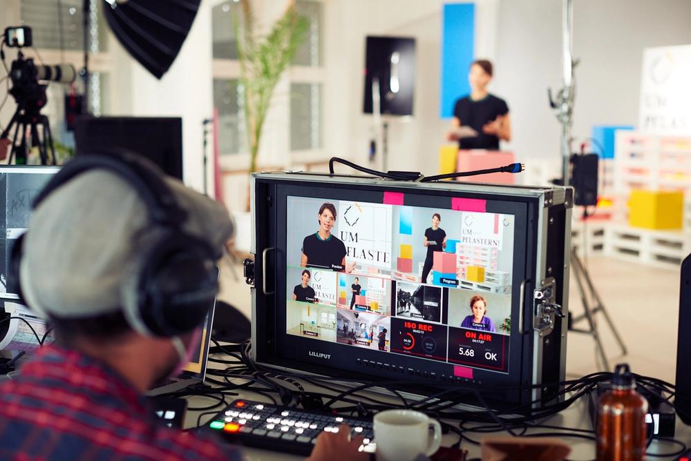 Missing alternative text