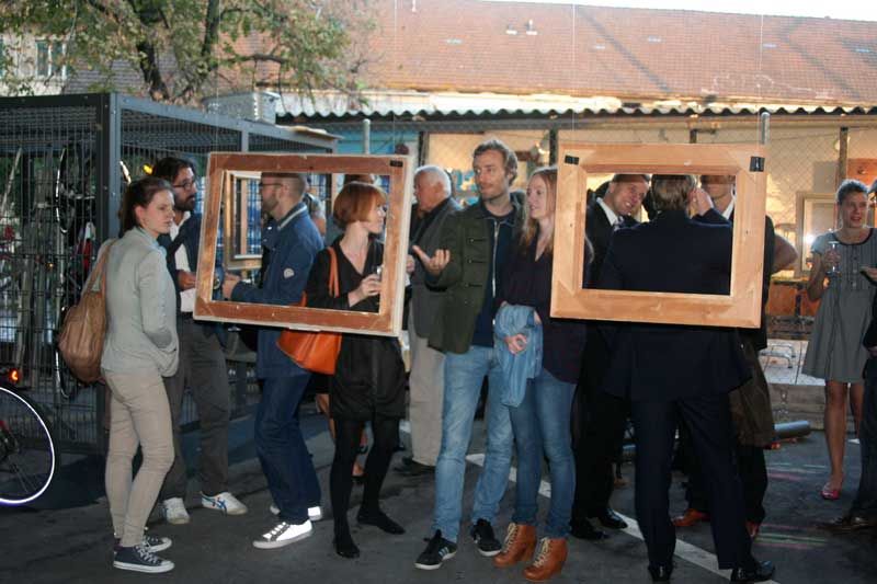 Missing alternative text