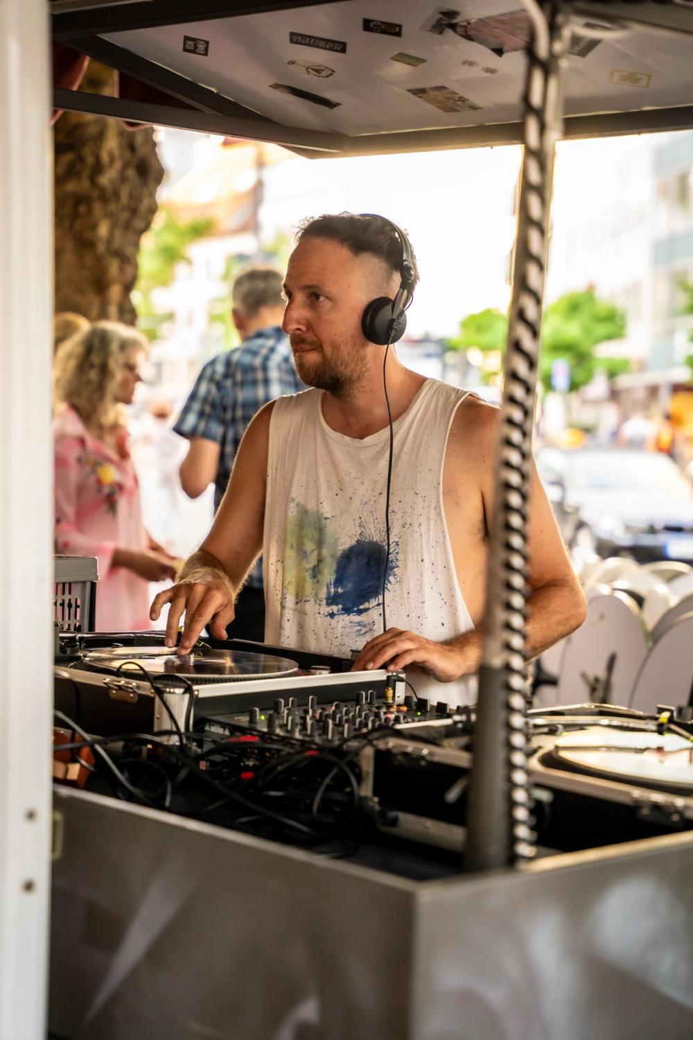 Missing alternative text