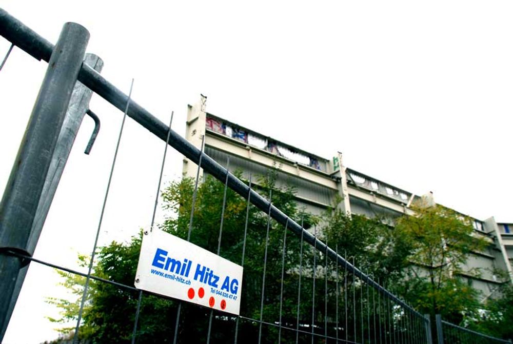 Missing alternative text