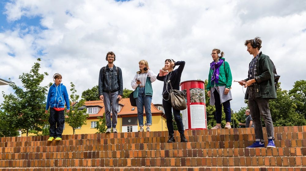 Missing alternative text