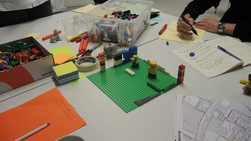 Missing alternative text