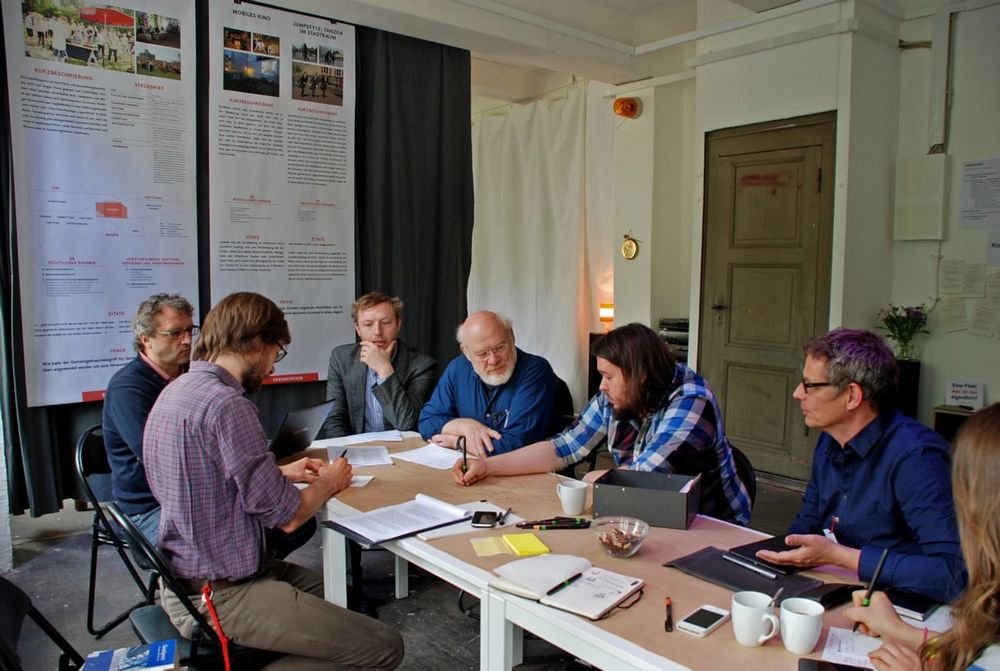 Missing alternative text